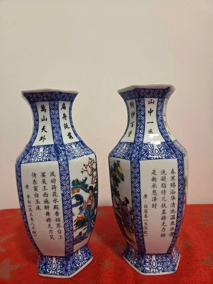 Pair of Vintage Jingdezhen Blue and White Chinoiserie Vases, 9.2 - photo 3