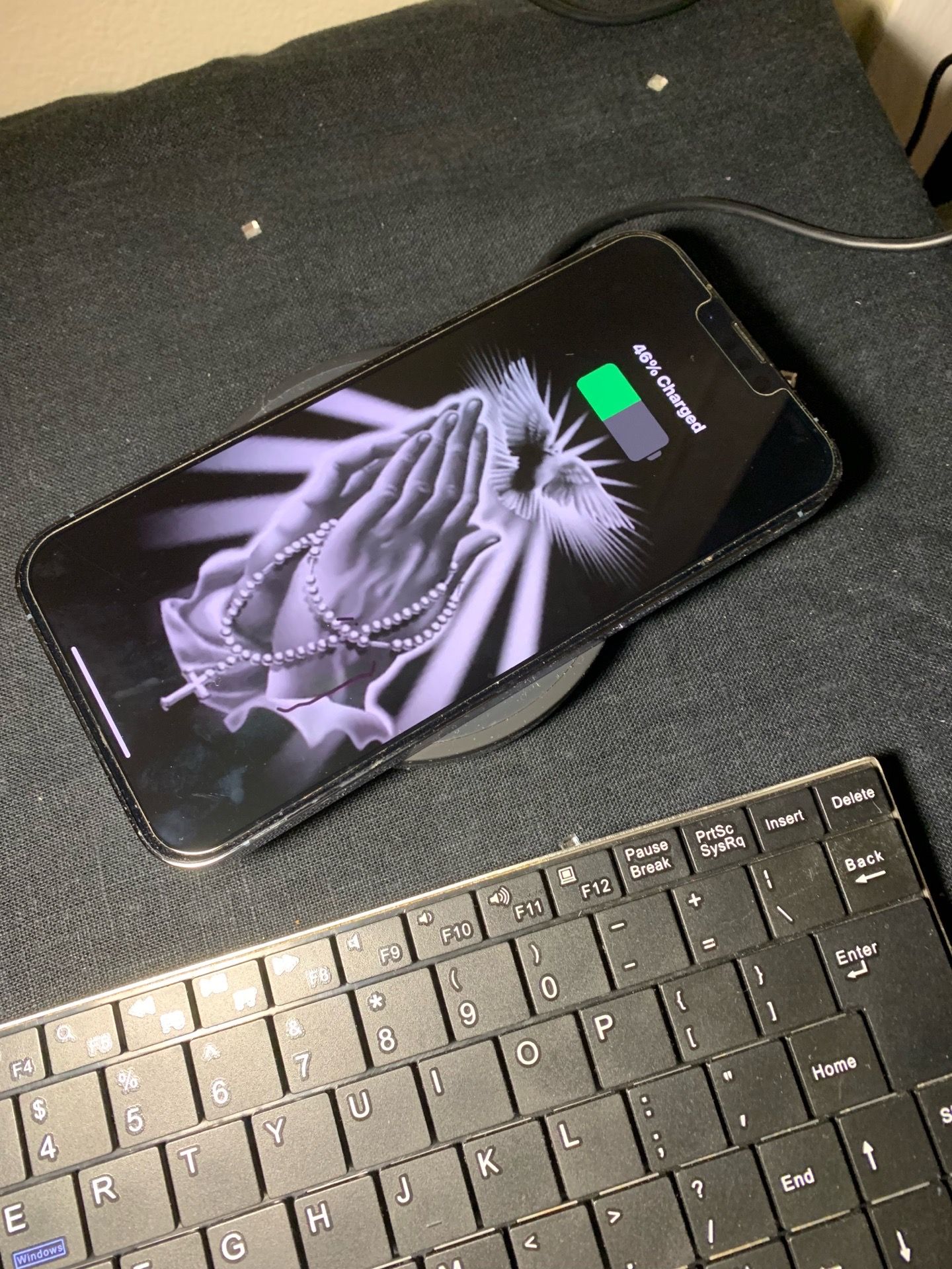 Belkin Qi Wireless Charging Pad and Ultra-Slim Bluetooth Keyboar - photo 3