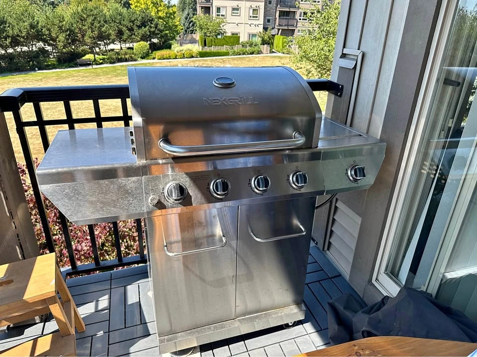 Nexgrill Bbq 4 burner grill w/ side burner