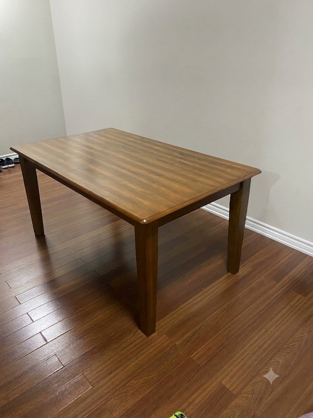 Solid Wood Dining Table with 4 Chairs – Great Condition! - photo 2
