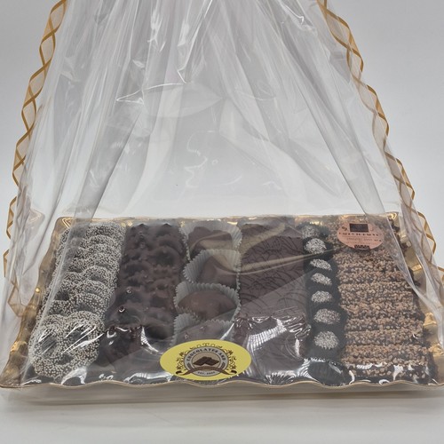 Chocolates & Gift Basket with Pink Flower Decoration - photo 2