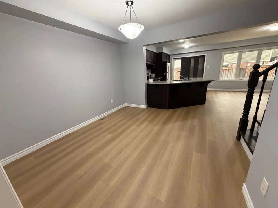 3 Beds 3 Baths - Townhouse - photo 5