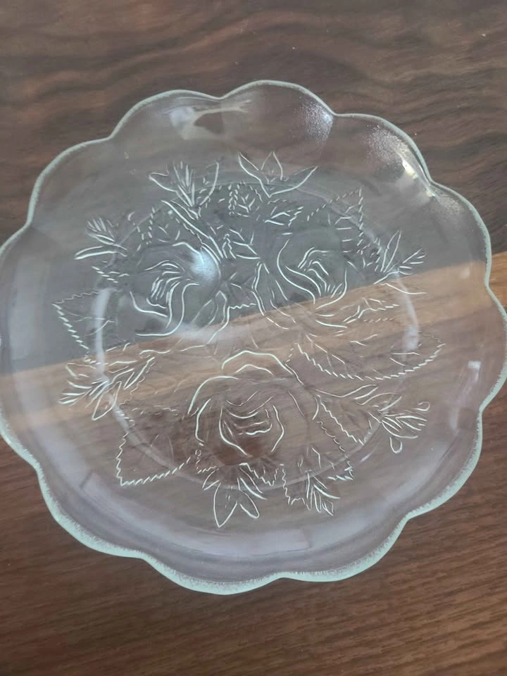 Set of 6 Vintage Rose Embossed Glass Plates - photo 2
