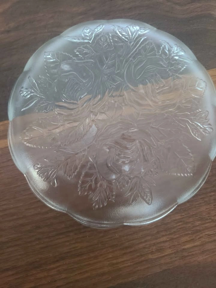 Set of 6 Vintage Rose Embossed Glass Plates - photo 3