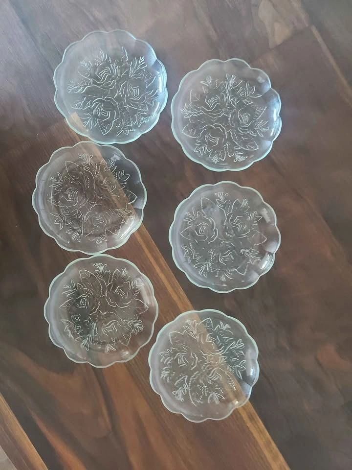 Set of 6 Vintage Rose Embossed Glass Plates - photo 5