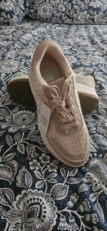 Brand-new DV women's shoes with tags. - photo 4