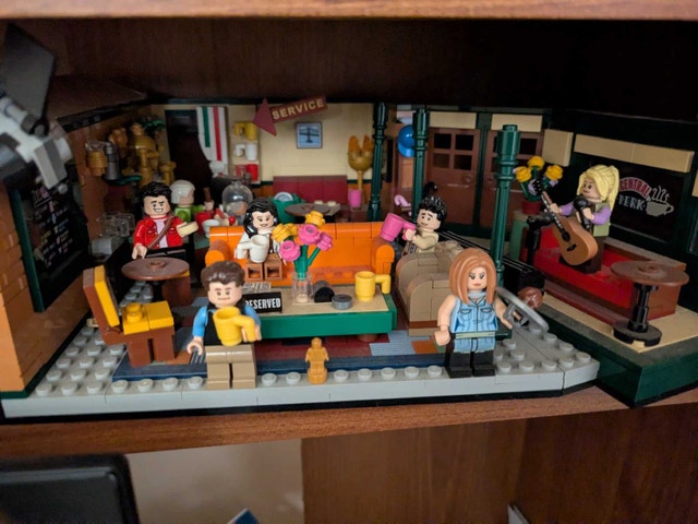 LEGO Ideas Friends Central Perk 21319 - photo 2