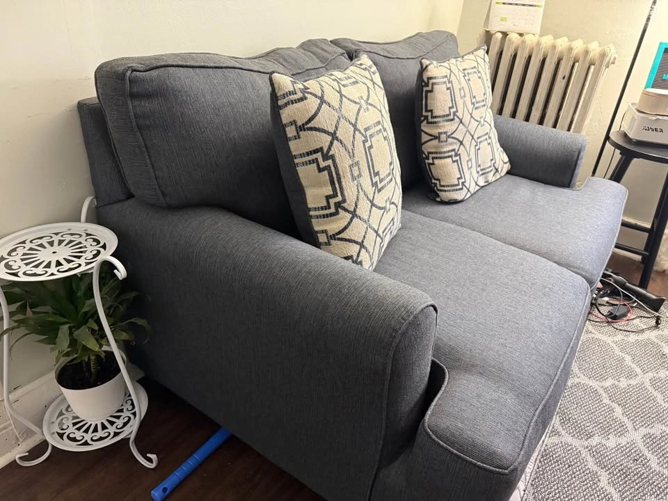 Loveseat/ sofa moving sale - photo 4