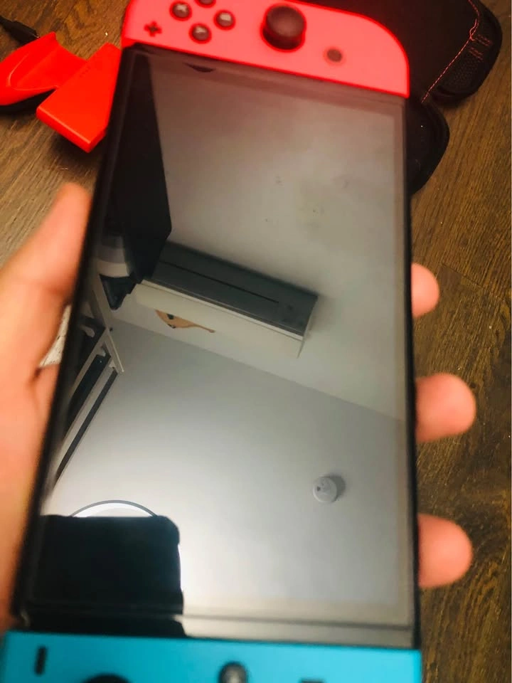 Nintendo Switch - photo 2
