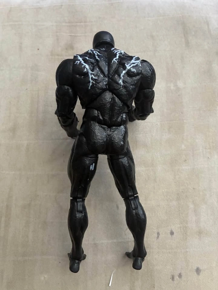 Hasbro Marvel Legends Series Venom 6-inch Action Figure - photo 2