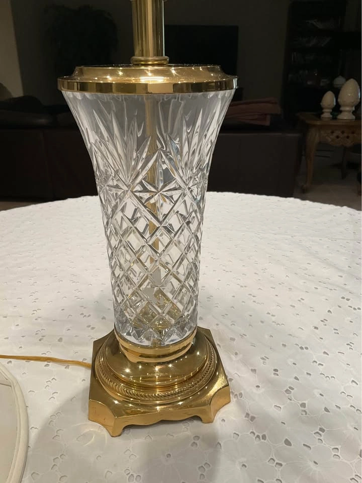 Vintage Crystal Hatch Cut Table Lamp Brass Accents - photo 3