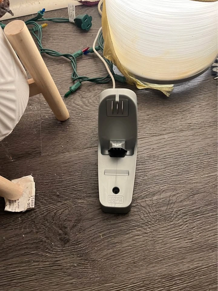 Cordless Compact BLACK+DECKER Dustbuster Vacuum - photo 3