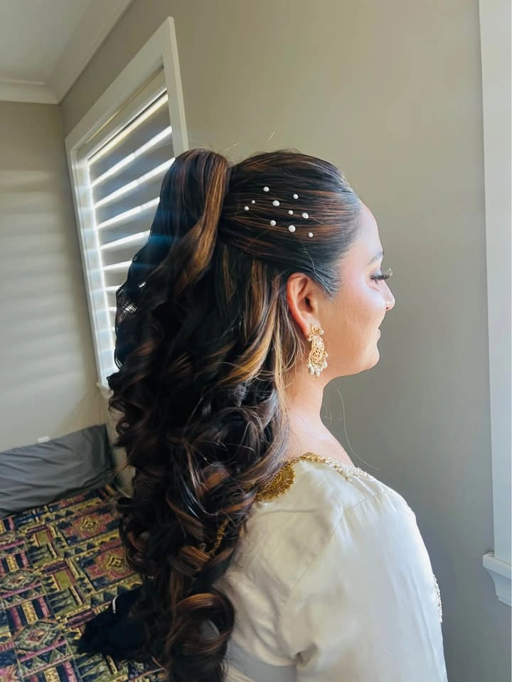 Professional hair and makeup artist - photo 2