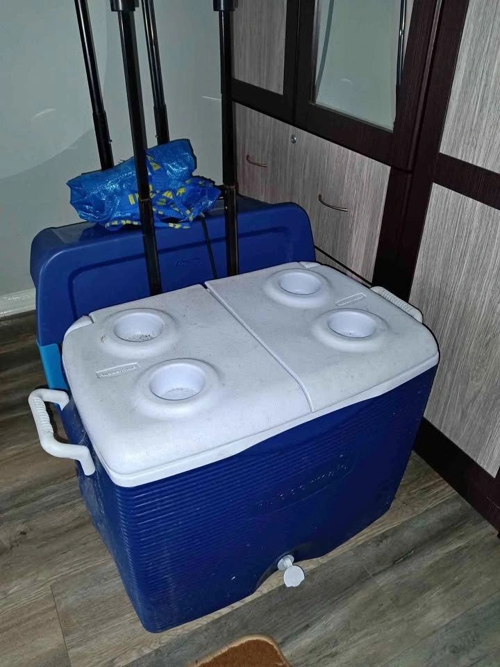 Rubbermaid Wheeled Cooler