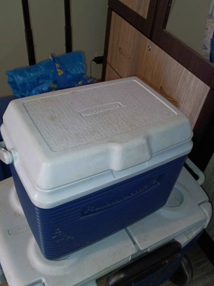 Rubbermaid Wheeled Cooler - photo 5