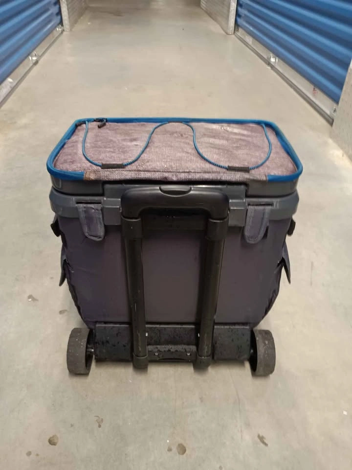 Small Igloo MaxCold Rolling Cooler - photo 2