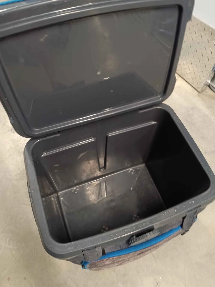Small Igloo MaxCold Rolling Cooler - photo 4