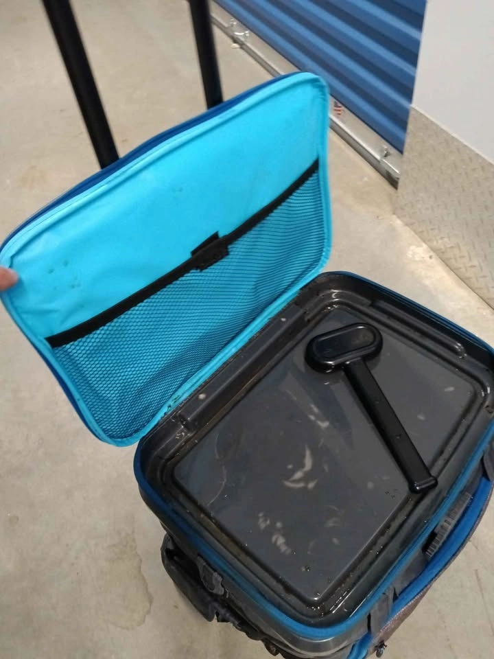 Small Igloo MaxCold Rolling Cooler - photo 5