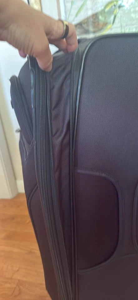 Black Samsonite Suitcase - photo 2