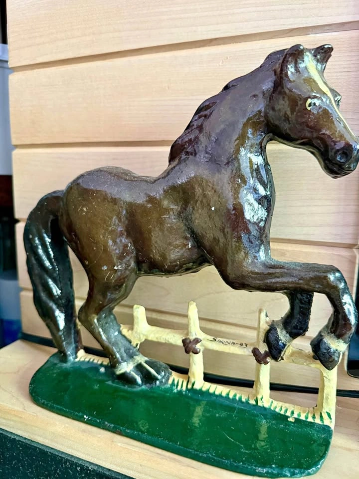 Vintage Horse Sculpture – Hand Painted Decorative Figurine