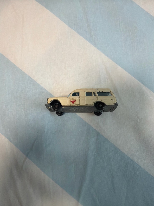 Matchbox Series No. 3 Mercedes Benz Binz Ambulance