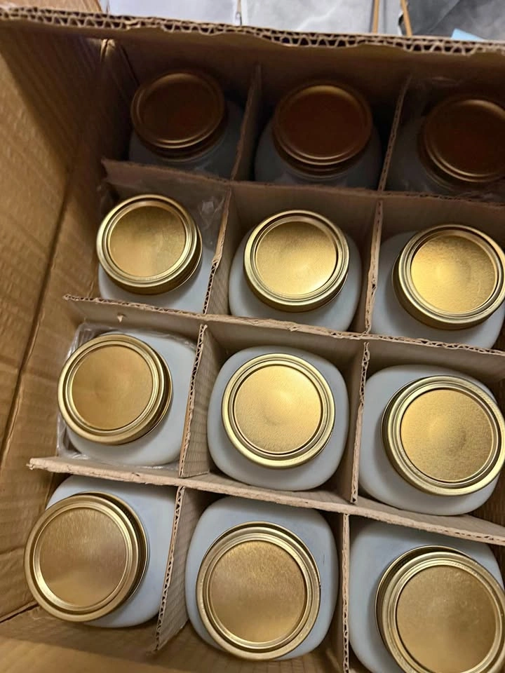 47 White Mason Jars with Gold Lids – Wedding Déco