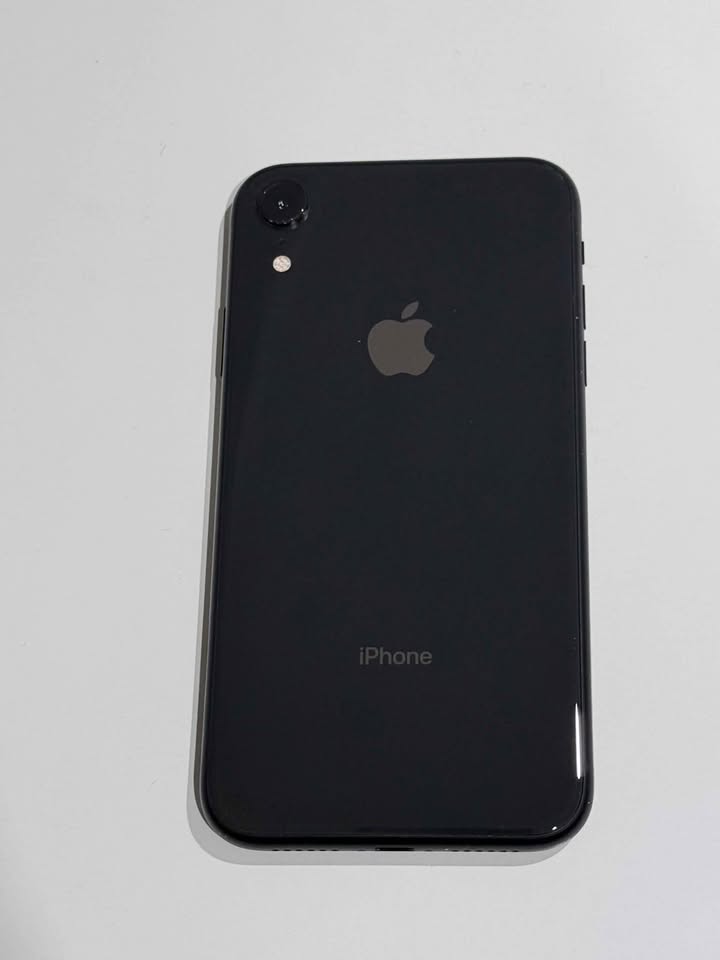 iPhone XR - photo 2
