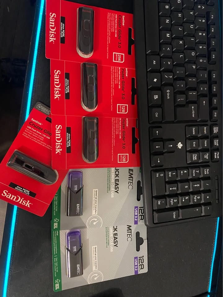 Sandisk Cruzer Glide & EMTEC Click Easy USB Flash Drives
