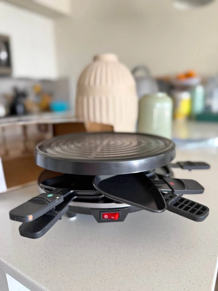 Trudeau Party Grill Set
