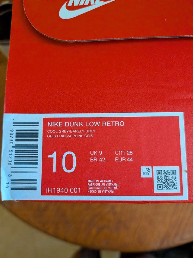 Nike dunk low retro sizes 9, 9.5, 10