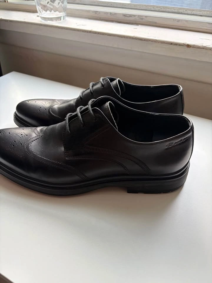 Men's Bata Black Leather Brogue Derby Dress Shoes [10.5-11] - photo 2