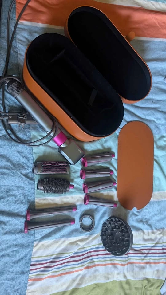Dyson Airwrap Complete – Excellent Condition – Includes Case & A - photo 3