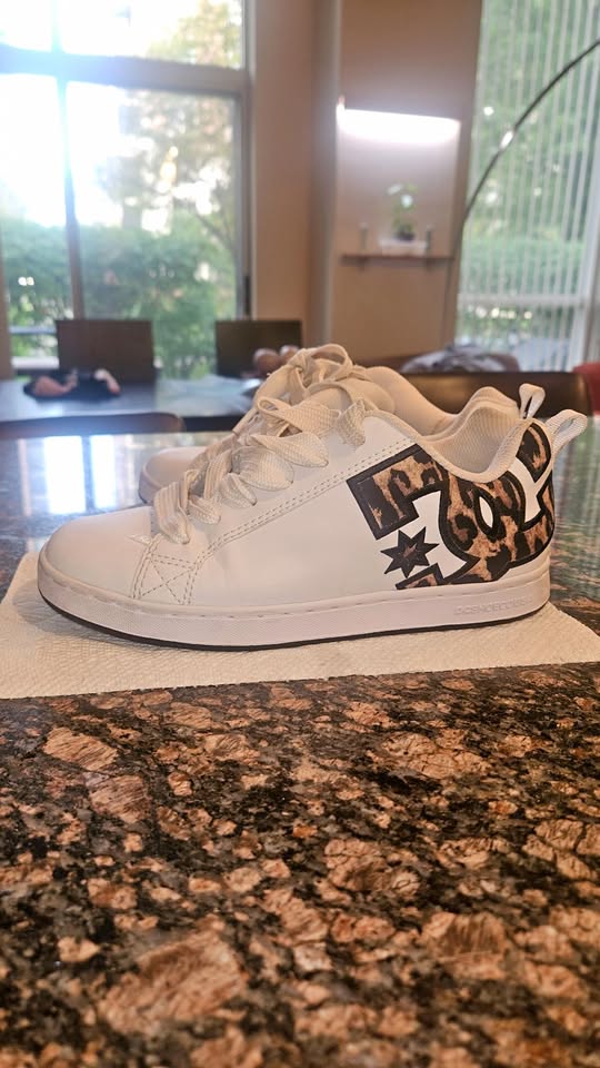 DC logo shoes Cheetah print white - 7.5