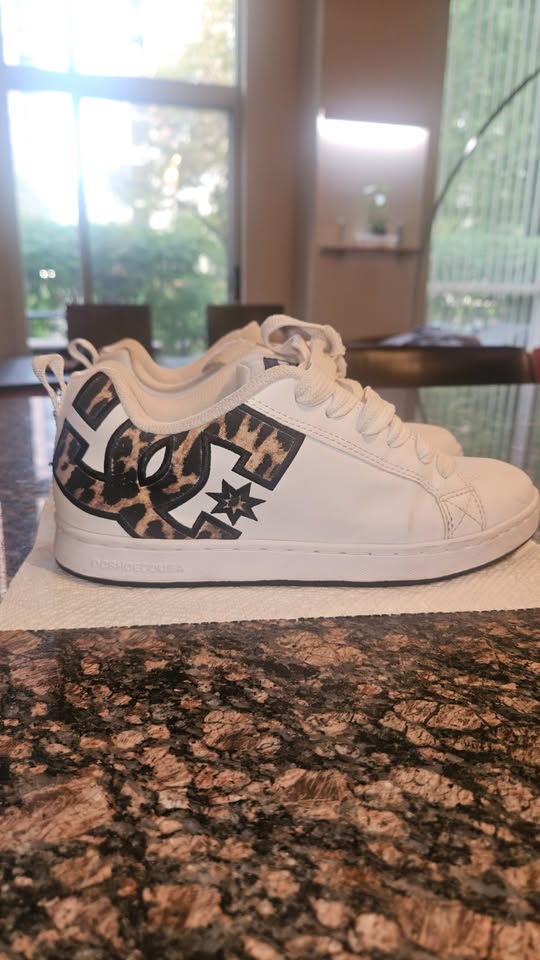 DC logo shoes Cheetah print white - 7.5 - photo 2