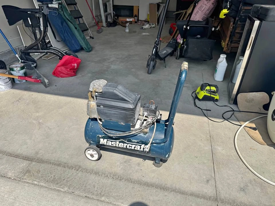 Mastercraft 8 Gallon Air Compressor