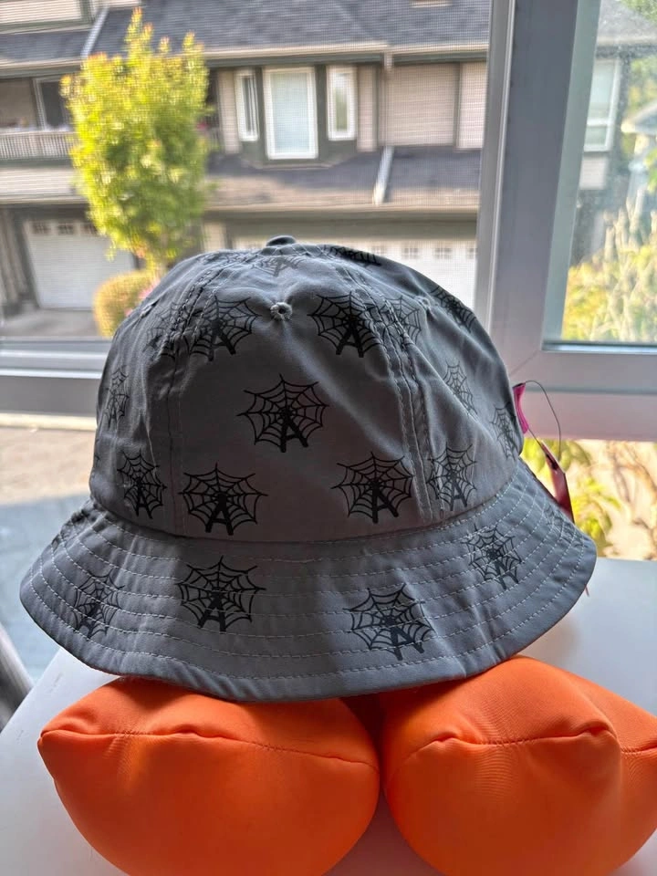 2 Hundred% bucket hats