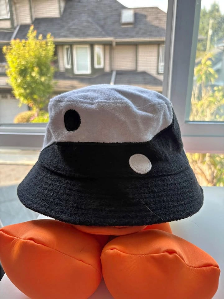 Ying yang bucket hat