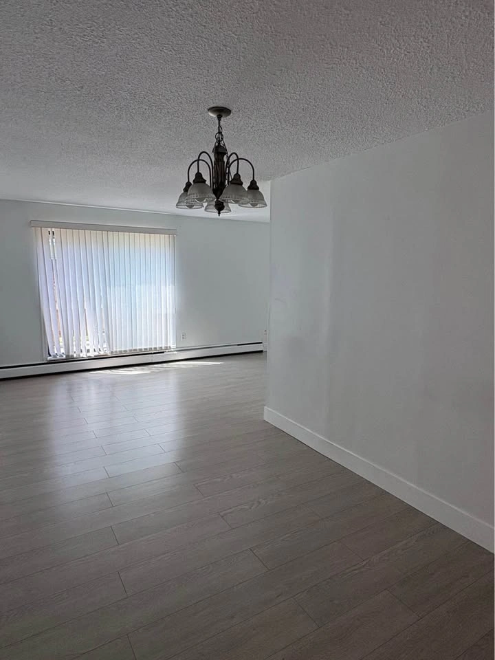 2 Beds 1 Bath - Apartment - photo 2