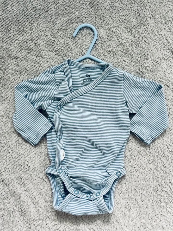 H&M Organic Cotton Baby Bodysuit – Newborn (NWOT)