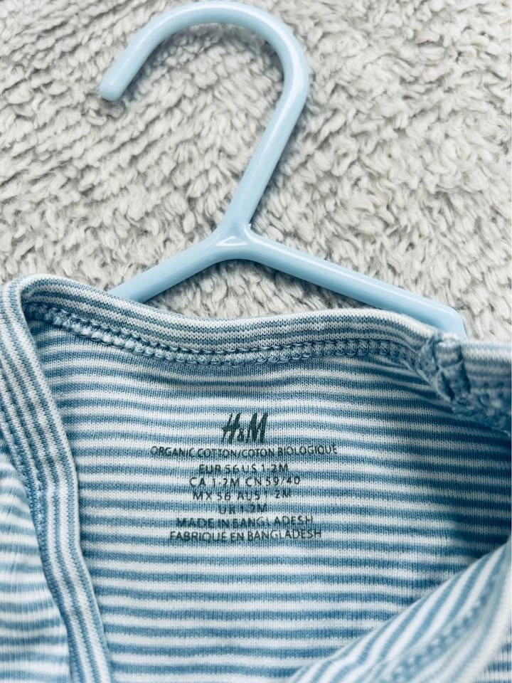 H&M Organic Cotton Baby Bodysuit – Newborn (NWOT) - photo 2