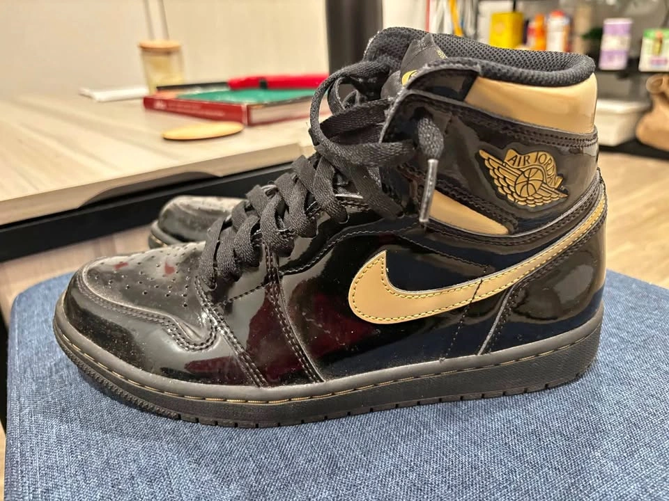 Nike Air Jordan 1 Mid SE Black Metallic Gold - Men’s 8.5