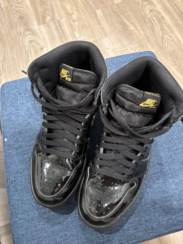 Nike Air Jordan 1 Mid SE Black Metallic Gold - Men’s 8.5 - photo 4