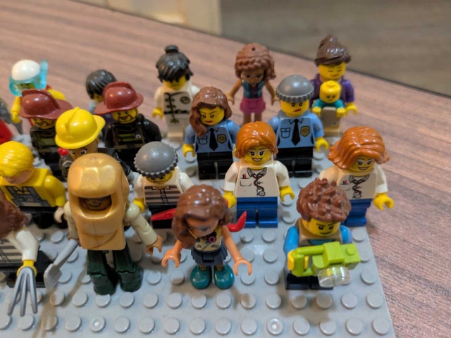 LEGO Minifigures Lot - photo 2