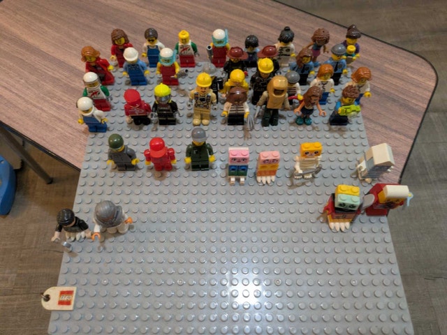 LEGO Minifigures Lot - photo 3