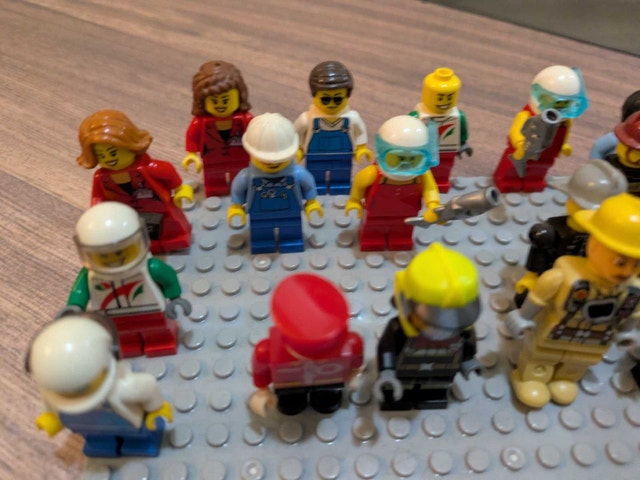 LEGO Minifigures Lot - photo 4