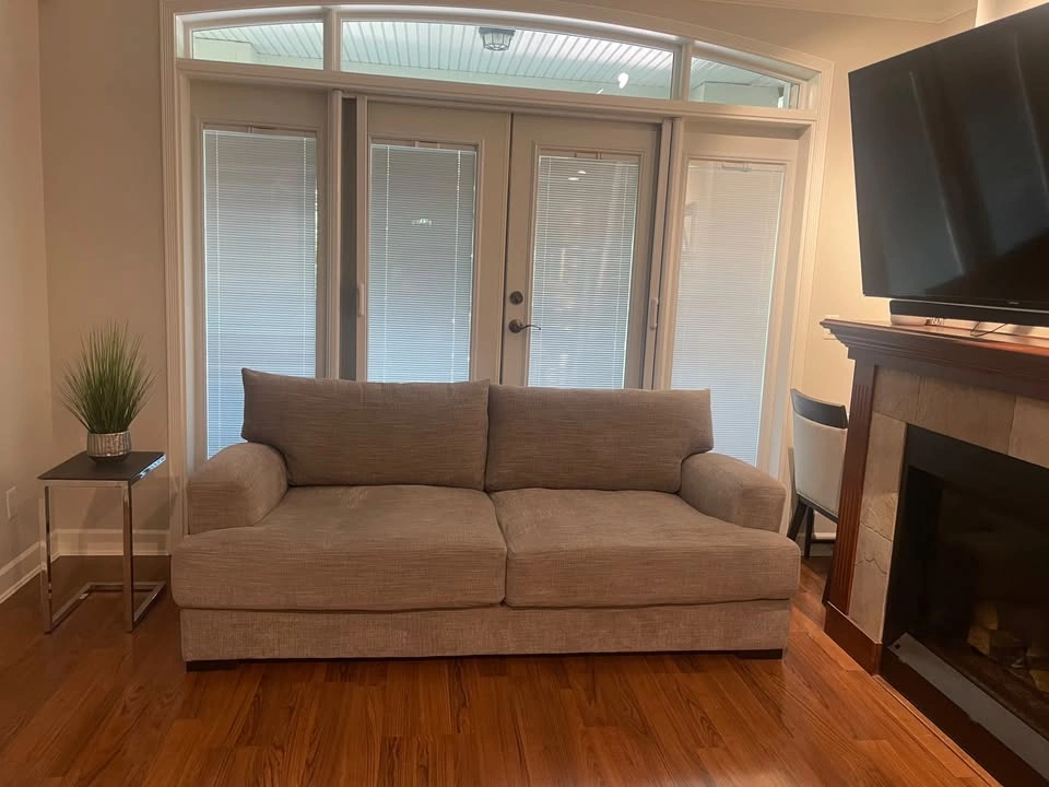 Sofa in excellent condition - photo 2