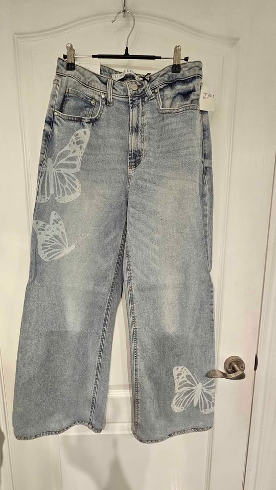 BNWT Wide Leg Jeans w/ Butterfly Design - photo 3