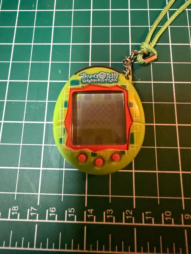 2004 Tamogochi Connection V1 rare green matrix shell - tested