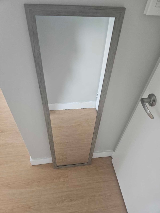 Mirror with wooden frame - photo 3