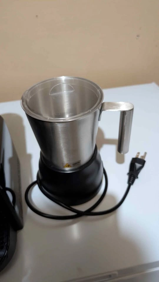 Nespresso Essenza Mini (De'Longhi) & Milk Frother Bundle - photo 2